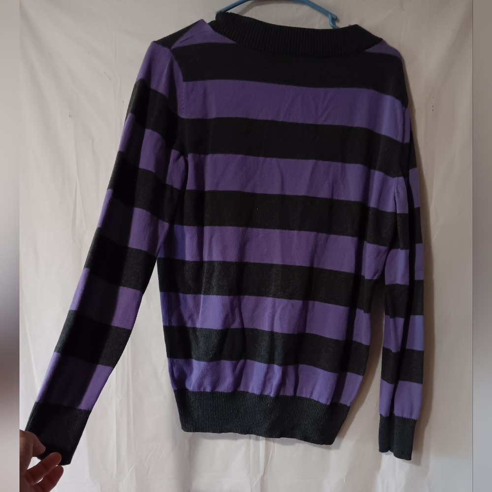 Sweater - Picture 2 of 4